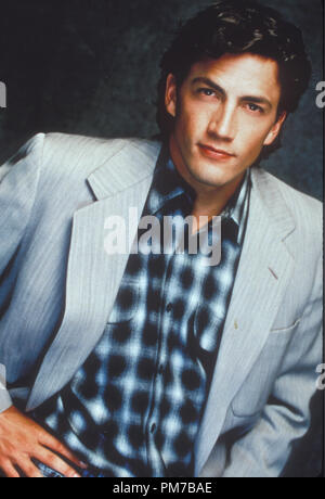 Photo du film 'Melrose Place' de Andrew Shue 1995 Crédit photo : Dana Fineman Référence #  31043234THA pour un usage éditorial uniquement - Tous droits réservés Banque D'Images