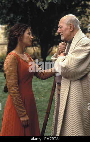 Photo du film de 'premier chevalier' Julia Ormond, John Gielgud © 1995 Columbia Pictures Crédit photo : Frank Connor Référence de fichier #  31043413THA pour un usage éditorial uniquement - Tous droits réservés Banque D'Images