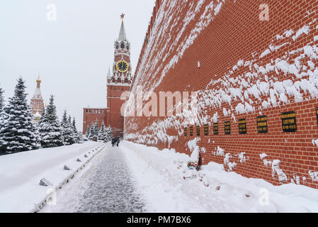 Moscou, Russie - 31 janvier 2018 : la nécropole du mur du Kremlin en hiver Banque D'Images