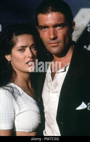 Photo du film de 'Desperado' Salma Hayek, Antonio Banderas © 1995 Columbia Tri-Star / Crédit photo : Rico Torres Référence de dossier #  31043474THA pour un usage éditorial uniquement - Tous droits réservés Banque D'Images