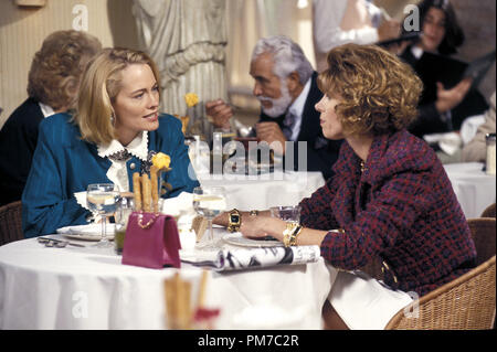 Photo du film de '' Cybill Shepherd Cybill, Christine Baranski 1995 Crédit photo : Michael Yarish Référence de fichier #  31043505THA pour un usage éditorial uniquement - Tous droits réservés Banque D'Images