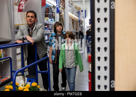 (L-r) Steve Carell que Cal, JONAH BOBO que Robbie et JOEY KING comme Molly dans Warner Bros Pictures' comédie "CRAZY, STUPID, LOVE." Un communiqué de Warner Bros Pictures. Banque D'Images