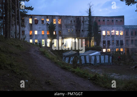 L'Europe, Bosnie, Bihac, 02 Septembre 2018 : dans la ville sur la frontière avec la Croatie le migrants vivent à l'intérieur de tentes recouvertes de plastique en raison de la pluie Banque D'Images