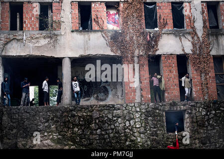 L'Europe, Bosnie, Bihac, 02 Septembre 2018 : dans la ville sur la frontière avec la Croatie le migrants vivent à l'intérieur de tentes recouvertes de plastique en raison de la pluie Banque D'Images