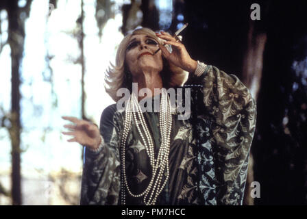 Photo du film de 'Great Expectations' Anne Bancroft © 1997 20ème 100. Fox Photo Credit : Phillip Caruso Référence de fichier #  31013307THA pour un usage éditorial uniquement - Tous droits réservés Banque D'Images