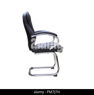 La vue de profil de chaise de bureau à partir de cuir noir. Isolé Banque D'Images