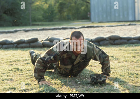 Photo du film de 'dans l'armée maintenant' Pauly Shore © 1994 Hollywood Pictures Photo Credit : Kelvin Jones Référence #  31129324THA pour un usage éditorial uniquement - Tous droits réservés Banque D'Images