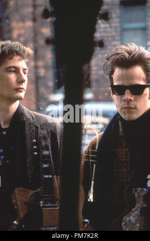 Photo du film de 'Backbeat' Ian Hart, Stephen Dorff © 1994 Gramercy Crédit photo : Marque de référence de dossier de Tillie 31129438THA pour un usage éditorial uniquement - Tous droits réservés Banque D'Images