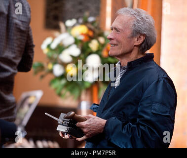 Réalisateur CLINT EASTWOOD pendant le tournage de Warner Bros Pictures, le théâtre "J. EDGAR," un communiqué de Warner Bros Pictures. Banque D'Images