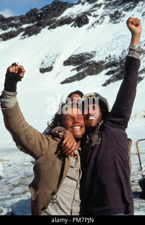 Photo du film / publicité encore de 'vivants' Jack Noseworthy, David Kriegel © 1993 Touchstone Pictures Crédit photo : Doug Curran Référence de fichier #  31371428THA pour un usage éditorial uniquement Tous droits réservés Banque D'Images