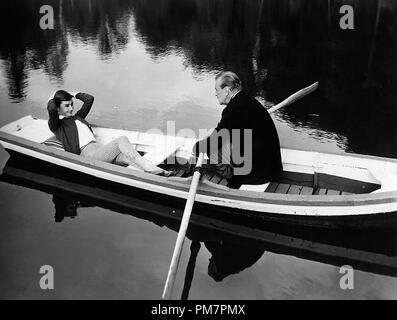 Studio publicité Still : 'Love in the Afternoon' Gary Cooper, Audrey Hepburn 1957 Allied Artists référence de fichier # 31386 1012THA Banque D'Images