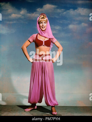 Studio publicité Still : 'I Dream of Jeannie' Barbara Eden circa 1966 référence du fichier 31386 1078THA Banque D'Images