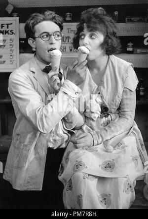 Publicité studio encore : Harold Lloyd avec Bebe Daniels vers 1919 référence #  31386 1190THA Banque D'Images