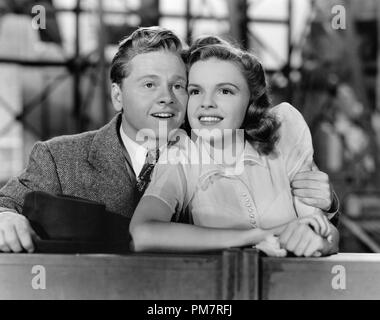 Studio publicité Still : Judy Garland avec Mickey Rooney circa 1940 référence du fichier # 31386 1270THA Banque D'Images