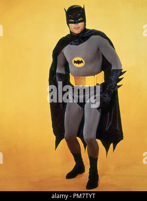 Adam West comme Batman dans une promotion / portrait publicitaire de la série, 'Batman' vers 1966. Référence #  31386 Fichier 833THA Banque D'Images