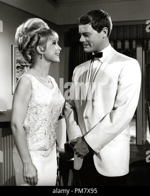 Publicité studio de toujours 'Je rêve de Jeannie' Barbara Eden, Larry Hagman de référence de dossier 31537 1965 626THA Banque D'Images