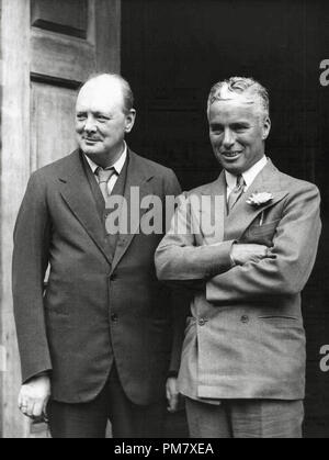 Charles Chaplin, l'anglais- né de Hollywood, avec M. Winston Churchill, son hôte au cours d'une visite à Londres, vers 1932 référence #  31537 697 Banque D'Images