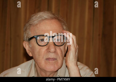 Woody Allen à Rome avec 'Love' Session de portrait, le 14 juin 2012. La reproduction par les tabloïds américains est absolument interdit. Référence #  31544 Fichier 006CCR pour un usage éditorial uniquement - Tous droits réservés Banque D'Images