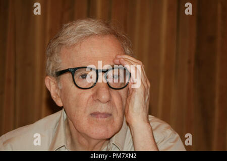 Woody Allen à Rome avec 'Love' Session de portrait, le 14 juin 2012. La reproduction par les tabloïds américains est absolument interdit. Référence #  31544 Fichier 007CCR pour un usage éditorial uniquement - Tous droits réservés Banque D'Images