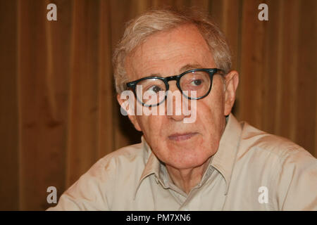 Woody Allen à Rome avec 'Love' Session de portrait, le 14 juin 2012. La reproduction par les tabloïds américains est absolument interdit. Référence #  31544 Fichier 008CCR pour un usage éditorial uniquement - Tous droits réservés Banque D'Images