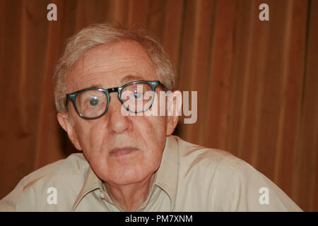 Woody Allen à Rome avec 'Love' Session de portrait, le 14 juin 2012. La reproduction par les tabloïds américains est absolument interdit. Référence #  31544 Fichier 014CCR pour un usage éditorial uniquement - Tous droits réservés Banque D'Images