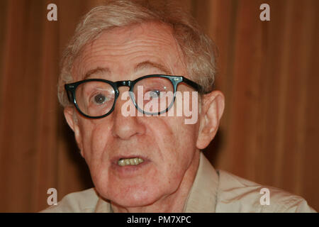 Woody Allen à Rome avec 'Love' Session de portrait, le 14 juin 2012. La reproduction par les tabloïds américains est absolument interdit. Référence #  31544 Fichier 021CCR pour un usage éditorial uniquement - Tous droits réservés Banque D'Images