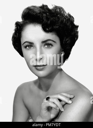 (Archival Classic Cinema - Elizabeth Taylor Retrospective) Elizabeth Taylor, vers 1949 référence du dossier 31559 040THA Banque D'Images