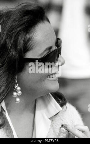 (Archival Classic Cinema - Elizabeth Taylor Retrospective) Elizabeth Taylor, vers 1964 référence du dossier 31559 050THA Banque D'Images