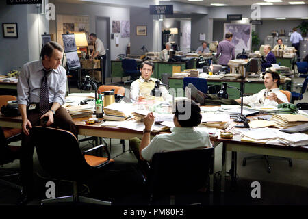 (L-r) BRYAN CRANSTON comme Jack O'Donnell, TOM QUILL comme Alan Sosa et CHRIS MESSINA comme Malinov dans "ARGO", une présentation de Warner Bros Pictures en association avec GK Films, qui sera distribué par Warner Bros Pictures. Banque D'Images