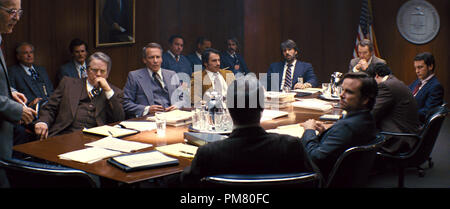 (Chef du tableau L-r) de Ben Affleck comme Tony Mendez et BRYAN CRANSTON comme Jack O'Donnell dans "ARGO", une présentation de Warner Bros Pictures en association avec GK Films, qui sera distribué par Warner Bros Pictures. Banque D'Images