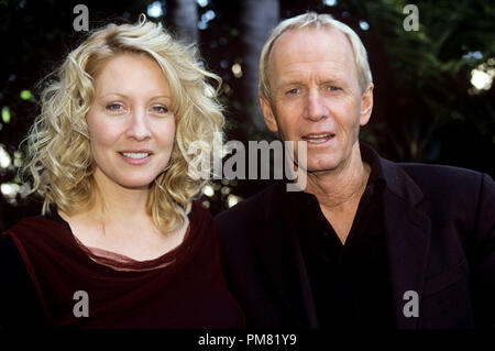 Paul Hogan et Linda Kozlowski, 2001. La reproduction par les tabloïds américains est absolument interdit. © CCR /Le Hollywood Archive - Tous droits réservés référence #  31315 132 Banque D'Images