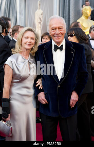 Elaine Taylor et Christopher Plummer, Oscar-délégué en matière de rendement par un acteur dans un rôle de soutien, arrivent pour le 84e congrès annuel de l'Academy Awards d'Hollywood, CA, le 26 février 2012. Banque D'Images