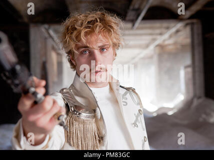 Aaron Johnson stars comme Comte Vronsky dans Joe Wright's ANNA KARENINA, une publication Focus Features.Credit : Laurie Sparham Banque D'Images