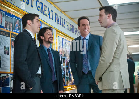 (L à R), Jim (Jason Biggs), Kevin (THOMAS IAN NICHOLAS), Oz (Chris Klein) et Finch (Eddie Kaye Thomas) sont de nouveau ensemble à 'American Reunion'. Dans la comédie, tous les caractères 'American Pie', nous avons rencontré un peu plus de 10 ans retourner à East Great Falls pour leur haute-school reunion. Banque D'Images