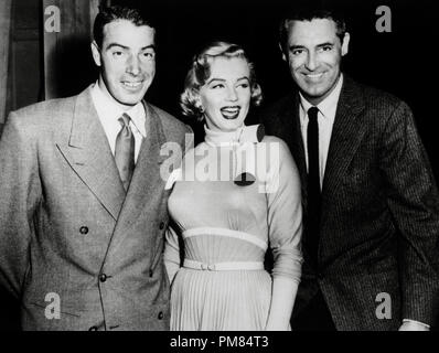 (Archivage classique du cinéma - Cary Grant rétrospective) joueur de baseball des Yankees de New York avec sa femme, Joe DiMaggio, Marilyn Monroe et Cary Grant pendant le tournage de 'Monkey Business' 1954 Collection Cinéma Référence #  31475 Fichier 101THA Banque D'Images