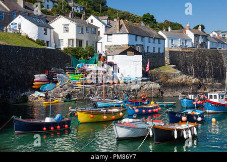 CORNWALL COVERACK UK - 5 août 2018 : la destination touristique populaire de Coverack Harbour Cornwall England UK Banque D'Images