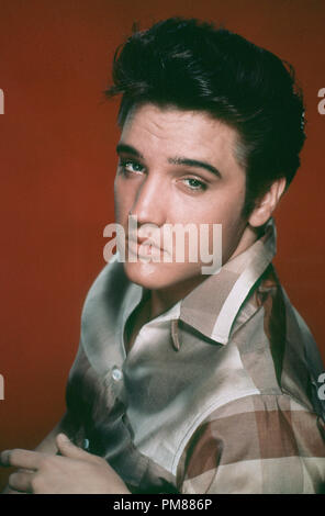 (Archivage classique du cinéma - Rétrospective) Elvis Presley Elvis Presley, vers 1957. Référence #  31616 Fichier 027THA Banque D'Images