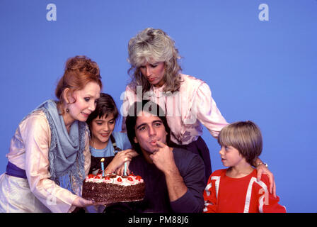 Publicité studio toujours de 'Qui est le patron, Katherine Helmond, Alyssa Milano, Tony Danza, Judith Light, Danny Pintauro 1984 Tous droits réservés de la référence du fichier #  31706010THA pour un usage éditorial uniquement Banque D'Images