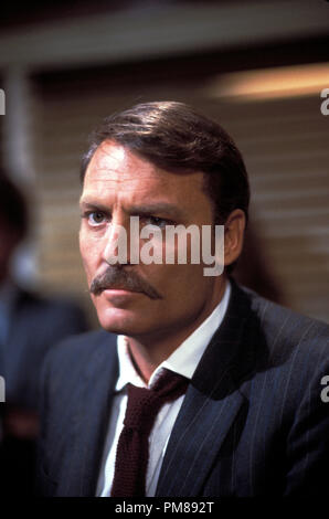 Publicité studio de Mickey Spillane encore "Mike Hammer" Stacy Keach 1984 Tous droits réservés de la référence du fichier #  31706268THA pour un usage éditorial uniquement Banque D'Images