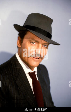 Publicité studio de Mickey Spillane encore "Mike Hammer" Stacy Keach 1984 Tous droits réservés de la référence du fichier #  31706269THA pour un usage éditorial uniquement Banque D'Images