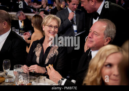 Meryl Streep, gagnant du Golden Globe Award pour la MEILLEURE PERFORMANCE PAR UNE ACTRICE DANS UN FILM - Drame pour son rôle dans "Dame de fer" et son mari Don Gummer annuel à la 69e Golden Globe Awards au Beverly Hilton de Los Angeles, CA le dimanche, Janvier 15, 2012. Banque D'Images