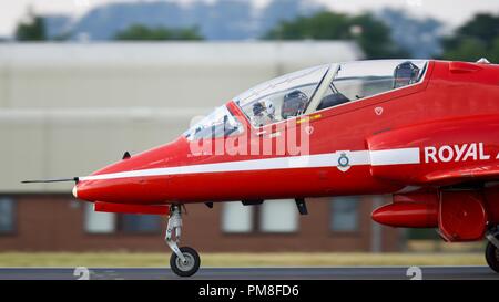 Royal Air Force Hawk de BAE Systems flèches rouge T1/T1d'un jet à l'atterrissage à RAF Fairford Banque D'Images