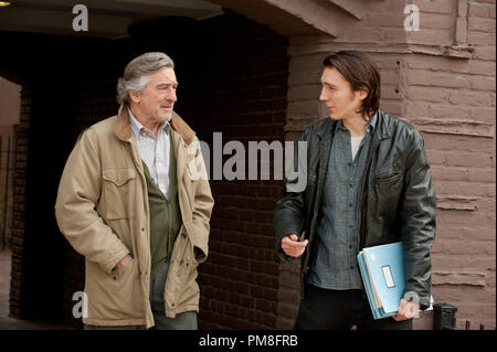 Robert De Niro (L) stars 'Jonathan Flynn' comme Paul Dano (R) stars comme 'Nick Flynn' dans Paul Weitz est FLYNN, une version de Focus Features. Banque D'Images