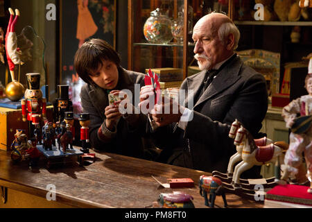 Encore de Ben Kingsley et Asa Butterfield dans Hugo. Banque D'Images