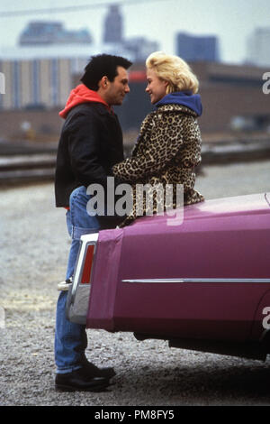 Photo du film / publicité encore de 'True Romance' Christian Slater, Patricia Arquette © 1993 Warner Photo Credit : Ron Phillips n° de référence du fichier 31371033THA pour un usage éditorial uniquement Tous droits réservés Banque D'Images