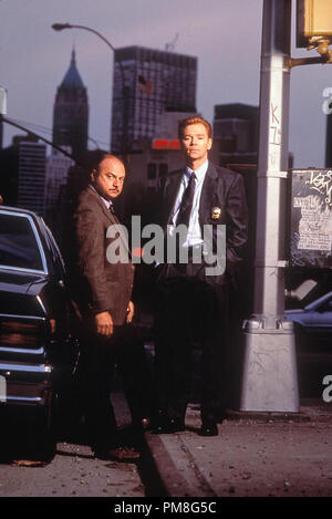 Photo du film / publicité encore de 'NYPD Blue' David Caruso, Dennis Franz © 1993 Steven Bocho Productions de référence de dossier 31371189THA pour un usage éditorial uniquement Tous droits réservés Banque D'Images