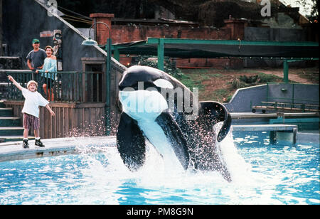 Photo du film / publicité encore de 'Free Willy' Jason James Richter, August Schellenberg, Lori Petty © 1993 Warner Photo Credit : Ron Batzdorff Référence de fichier #  31371297THA pour un usage éditorial uniquement Tous droits réservés Banque D'Images