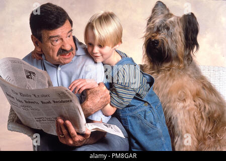 Photo du film / publicité encore de 'Dennis la menace' Walter Matthau, Mason Gamble © 1993 Warner Crédit photo : Theo Westenberger Référence de fichier #  31371320THA pour un usage éditorial uniquement Tous droits réservés Banque D'Images