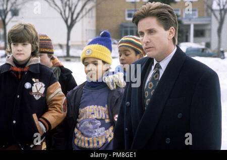 Photo du film ou encore de la publicité "Mighty Ducks' Joshua Jackson, Emilio Estevez © 1992 Buena Vista Pictures Crédit photo : Deborah Croswell Tous Droits Réservés #  31487 Référence de fichier 299THA pour un usage éditorial uniquement Banque D'Images