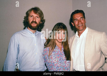 Arnold Schwarzenegger, Linda Hamilton, James Cameron, à l 'Terminator' conférence de presse 1984 © CCR /Le Hollywood Archive - Tous droits réservés référence #  31515 465 Banque D'Images